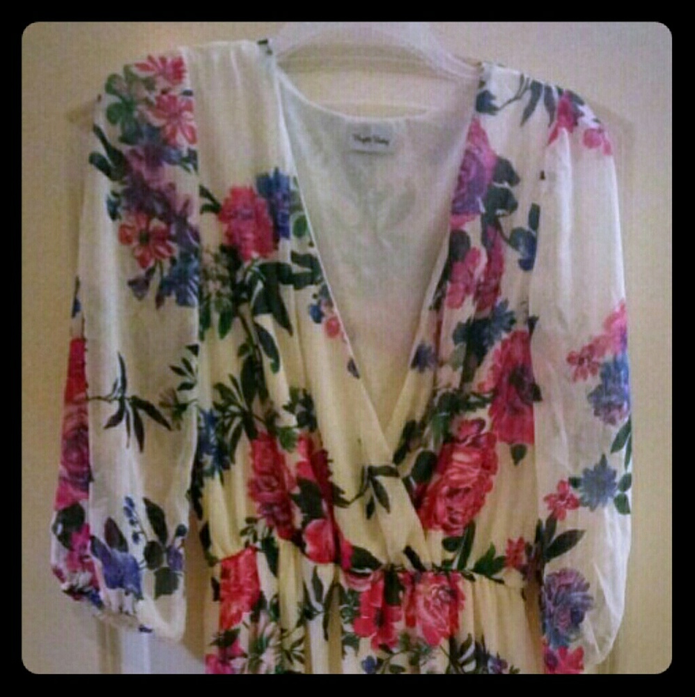 White floral dress w sleeves Large